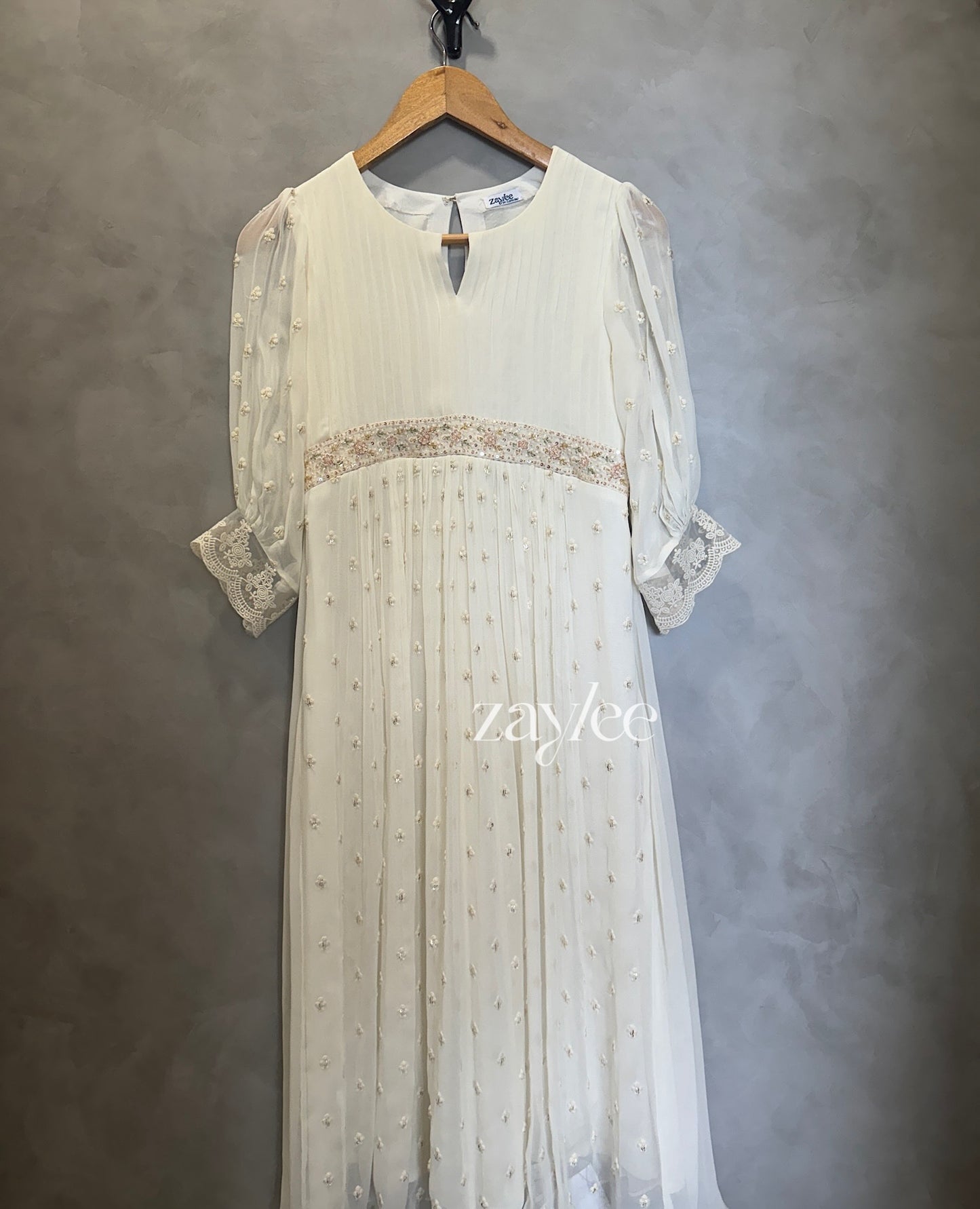 Off white pleated kurta with highlights.